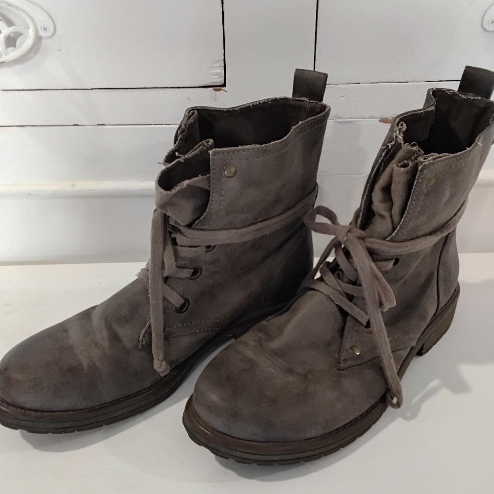 Roxy Women's Distressed Moto Boots EUC